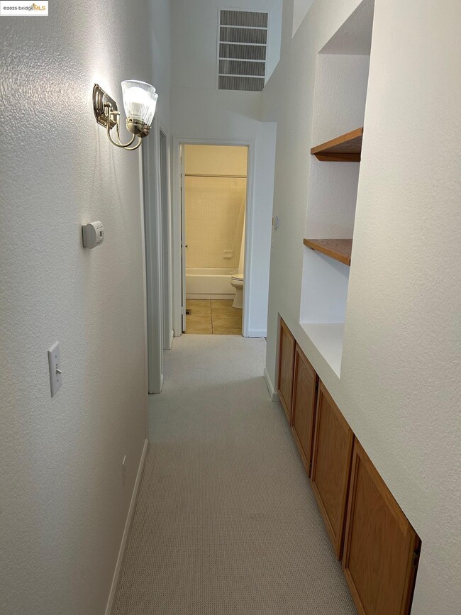 Building Photo - 63 Goldmeadow Ct