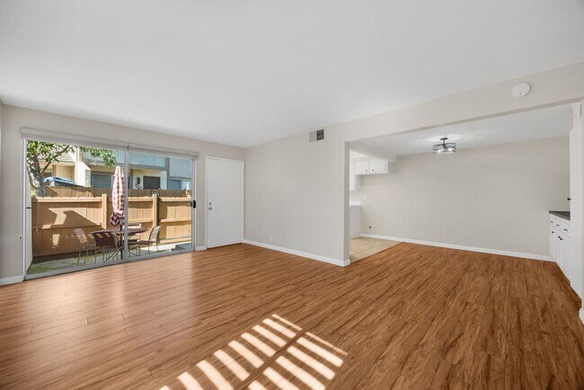 Building Photo - Bright and Open 3 Bedrooms Plus 2 Car Garage