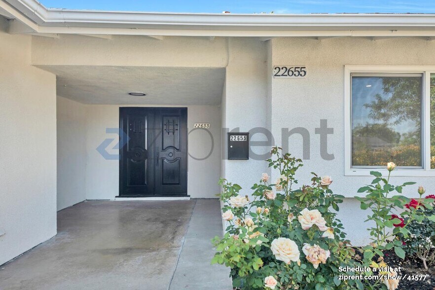 Building Photo - 22655 Strathern St