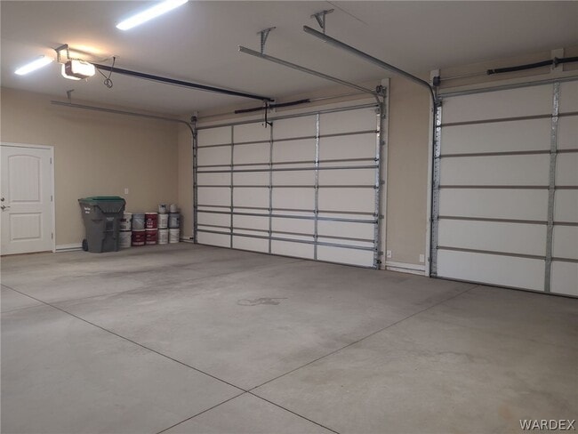 Building Photo - 1923 E Winter Haven Dr
