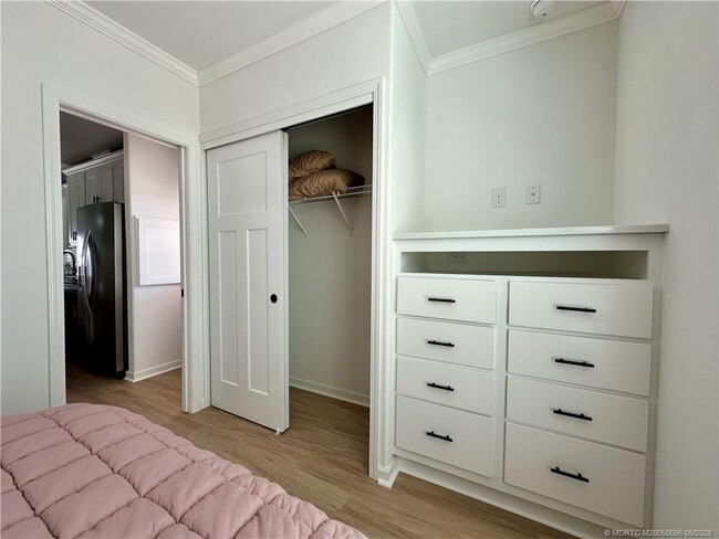 Building Photo - 254 NE Coastal Dr