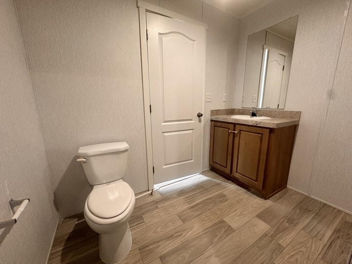 Building Photo - 14 Bing St N