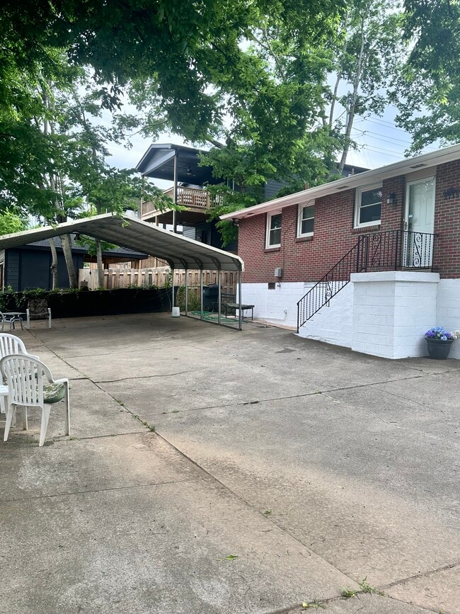 Building Photo - 2715 Morena St