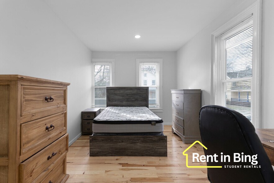 Building Photo - 38 Seminary Ave