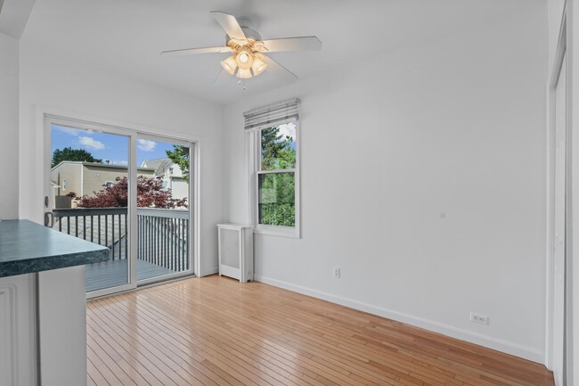Building Photo - 31 E 40th St