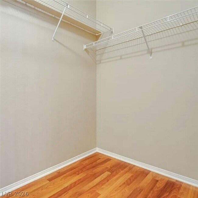 Building Photo - 2406 Paveene Ave