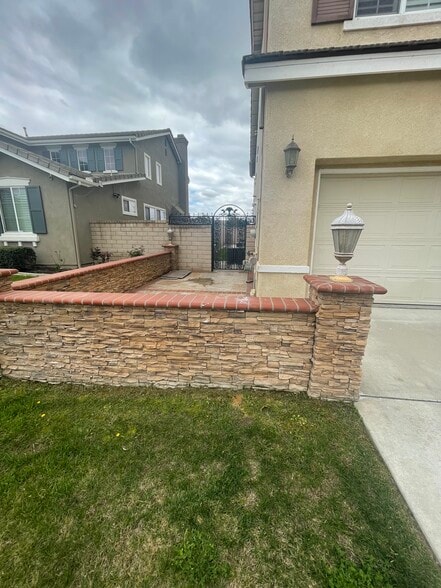 Front - 12227 Wembley Ct