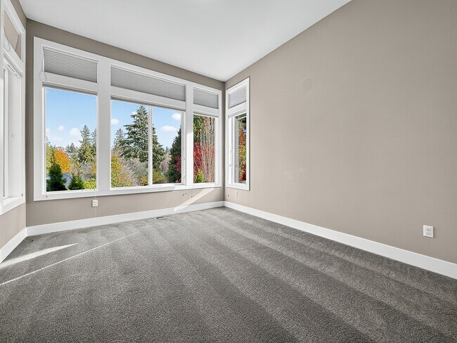 Building Photo - 2821 Garden Ave N