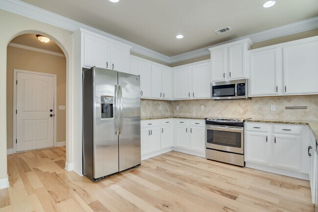 Building Photo - Updated Home in Heart of Evans
