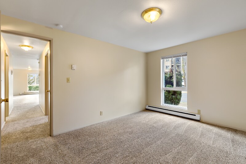 Building Photo - 12520 Roosevelt Way NE