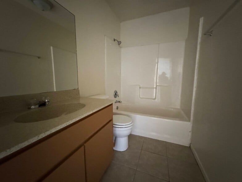 Building Photo - 1300 Dugger Cir