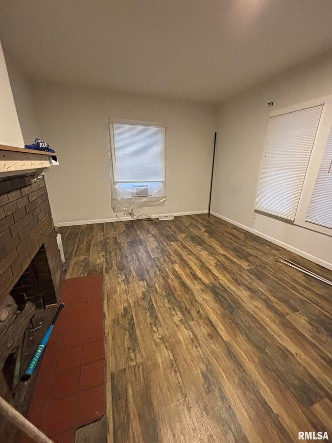 Building Photo - 707 E Nebraska Ave