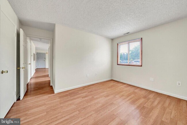 Building Photo - 601 Ravens Crest Dr