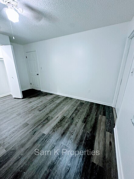 Building Photo - 331 W Alamo Dr