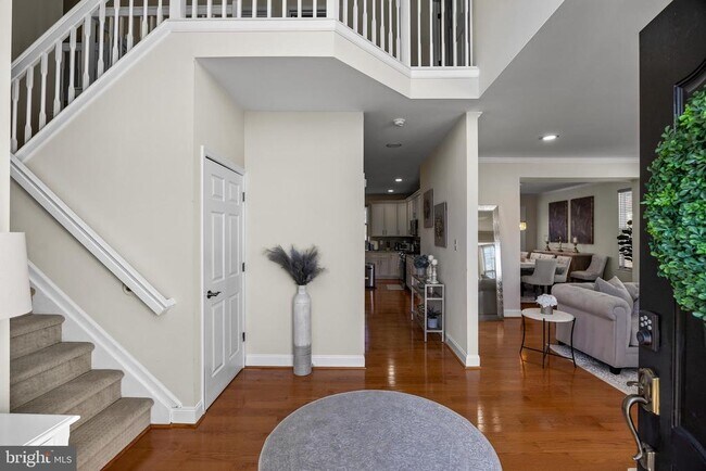 Building Photo - 7 Madison Ct