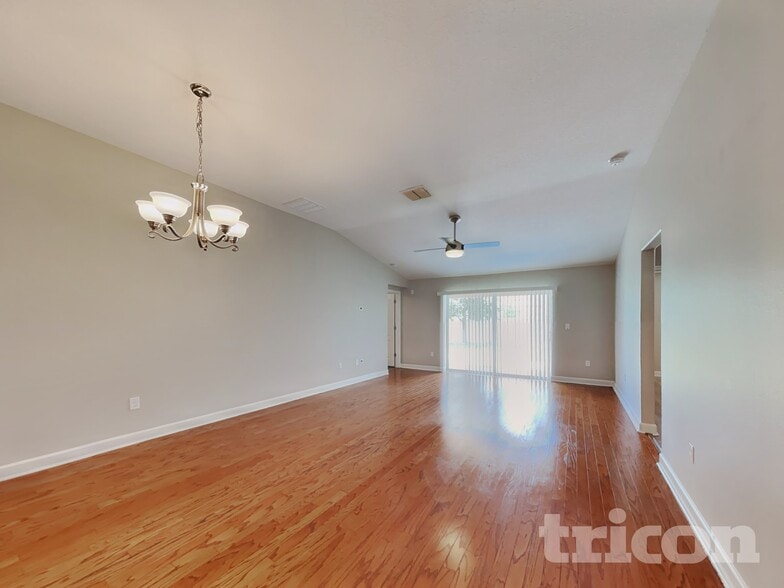 Building Photo - 13806 Newport Shores Dr