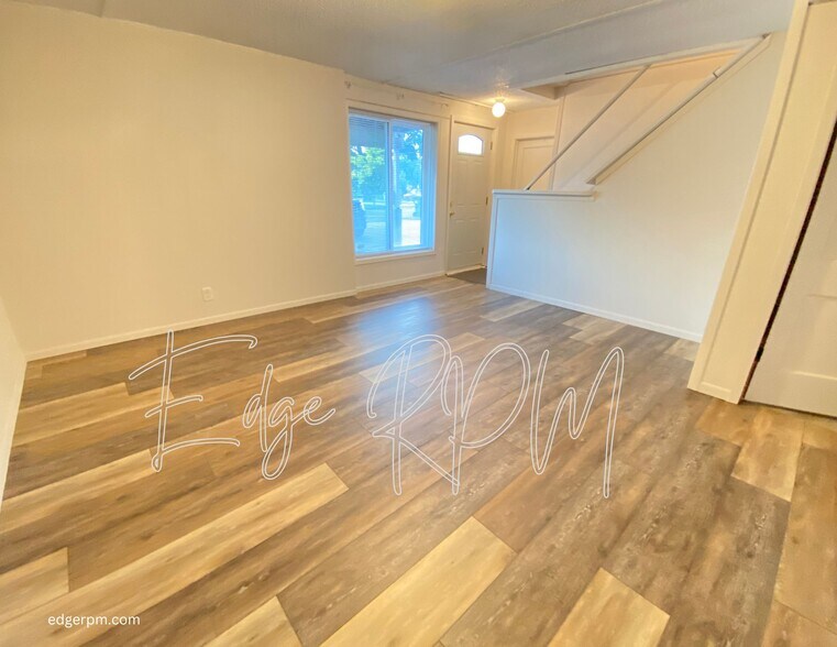 Building Photo - 220 9th St SW