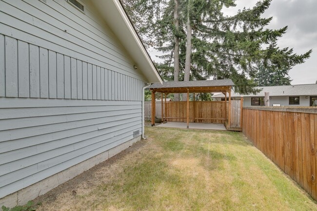 Building Photo - Amazing Updated Rambler in Kirkland with B...