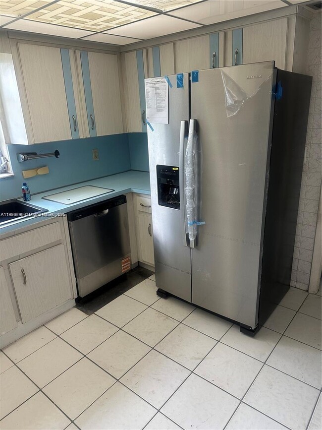 Building Photo - 5360 Fletcher St