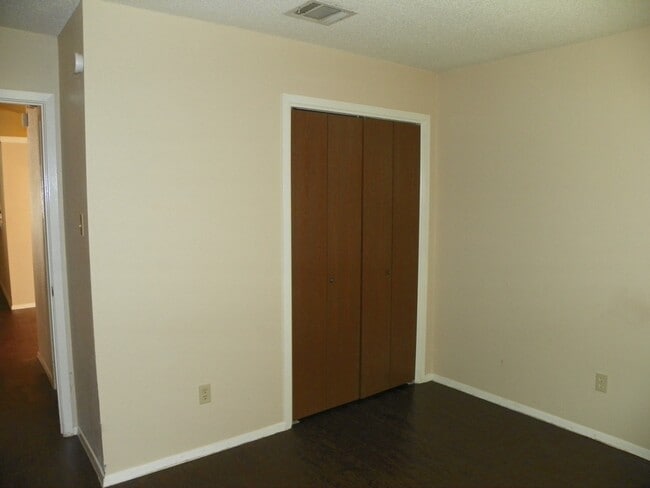 Building Photo - 9706 Eastwend Dr