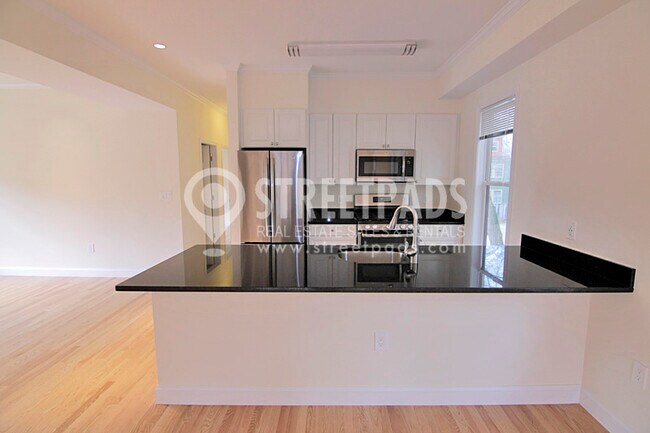 Building Photo - 15 Langdon St