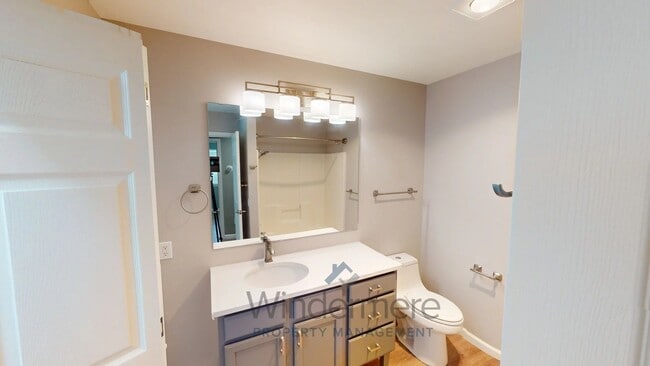 Building Photo - 739 S E Landen Dr