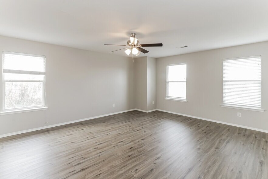 Building Photo - 2133 Pecan Creek Dr