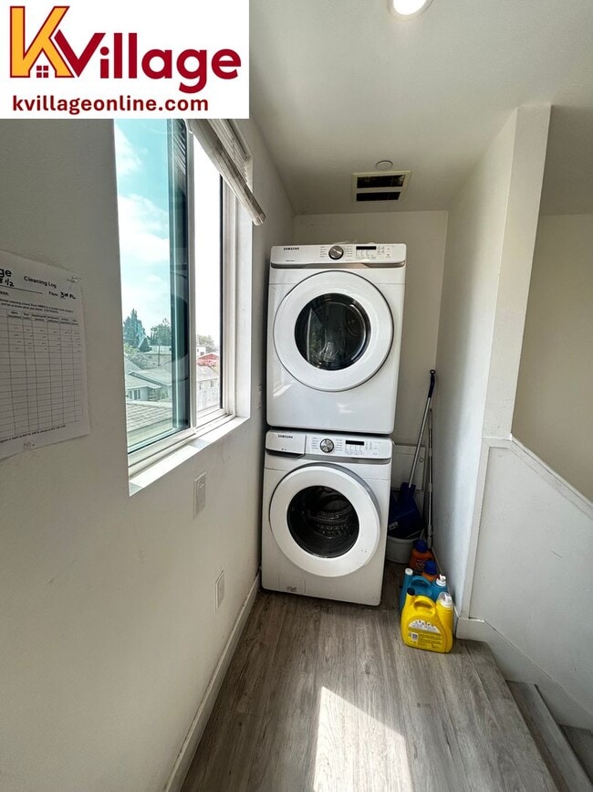 Building Photo - 1528 1/2 W 36TH PL - 304 (unfurnished)