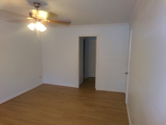 Building Photo - 406 75th Ave N