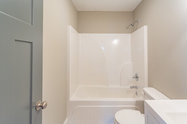 Building Photo - 606 Van Dyke St