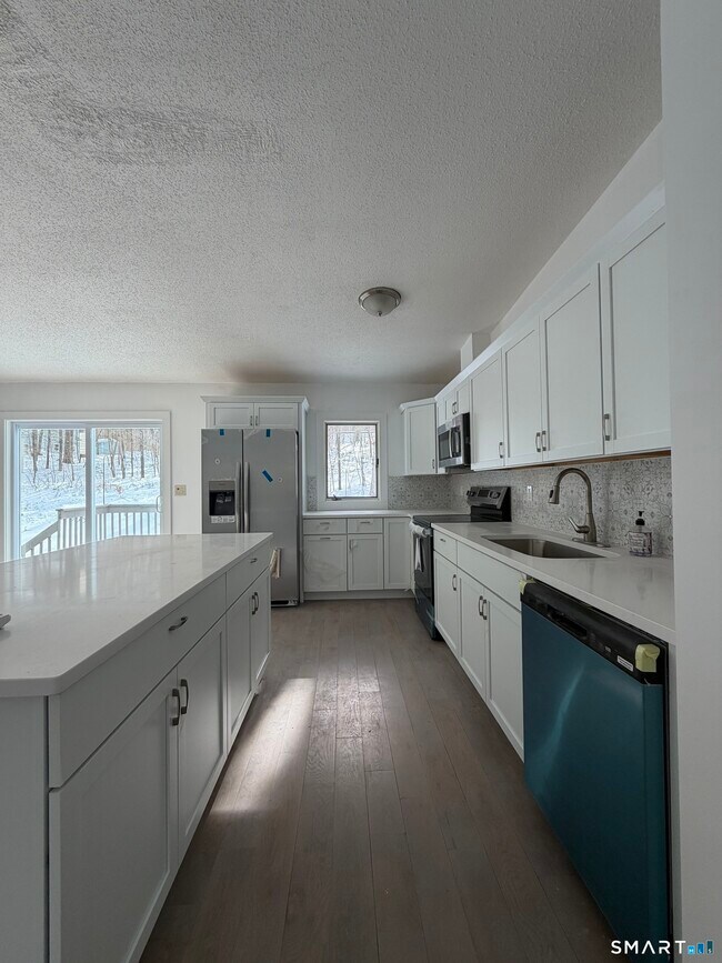 Building Photo - 410 Old Tolland Turnpike