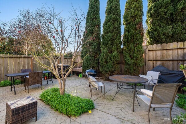 Building Photo - 1280 Hampshire St