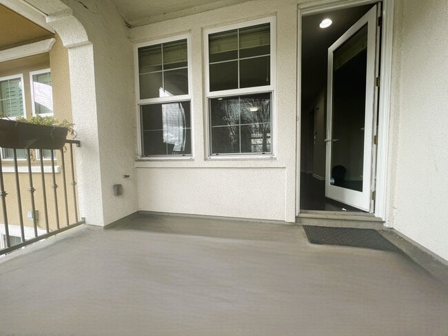 Building Photo - San Jose - 2 Bed, 2 Bath Condo Spacious San Jose Home in Convenient Location