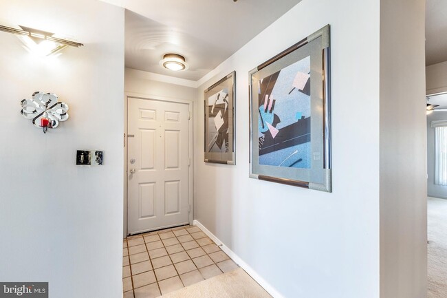 Building Photo - 5213 Le Parc Dr