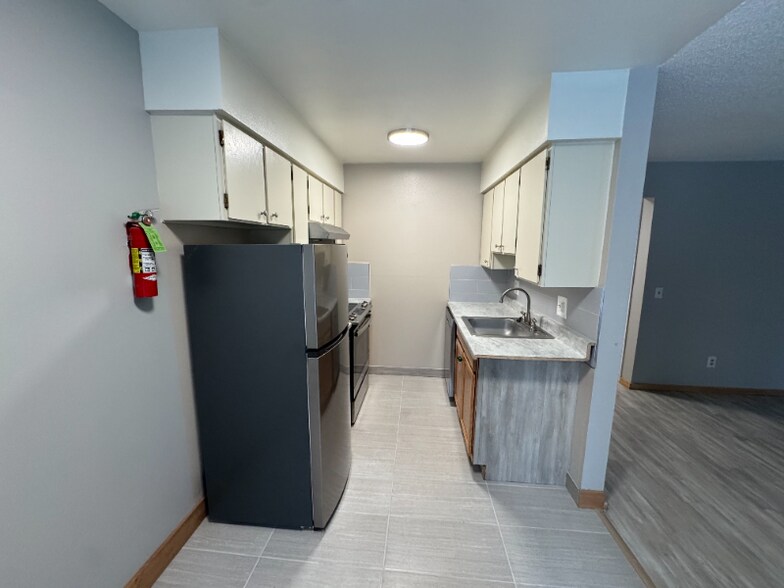 Building Photo - 3061 Lois Dr