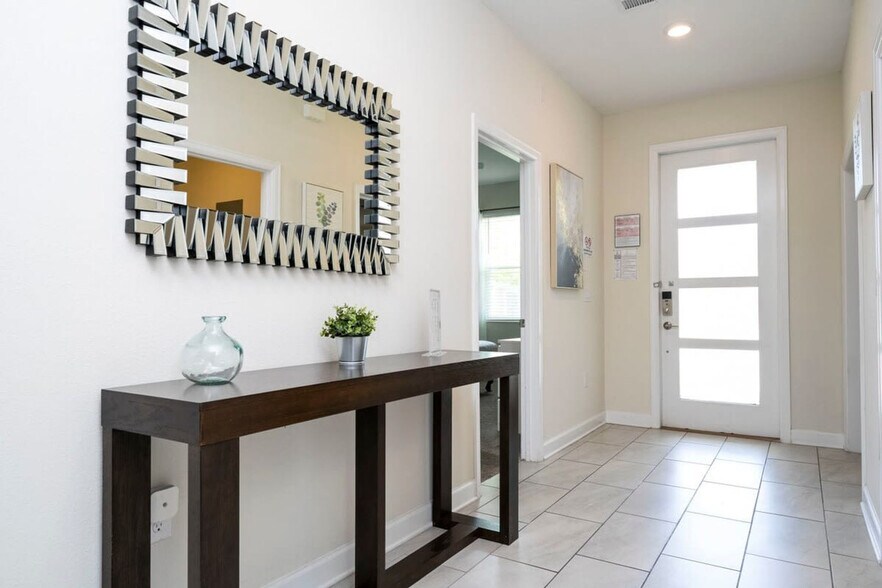 Building Photo - 2719 Bookmark Dr