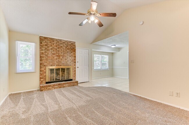 Building Photo - 4532 Hillside Dr