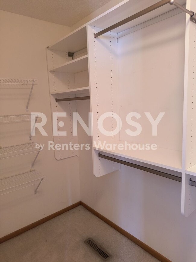 Building Photo - 4BD/2BA in Hopkins Available Now