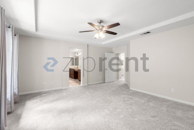 Building Photo - Unit
