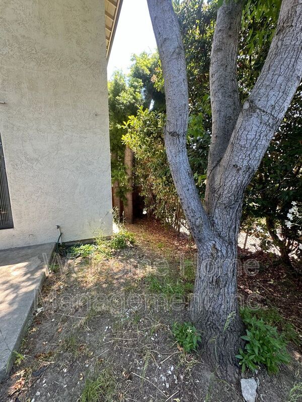 Building Photo - 15607 Via Granada