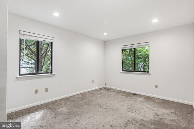 Building Photo - 6103 Triangle Dr
