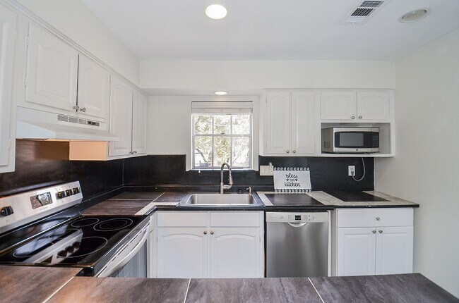 Building Photo - 854 Wax Myrtle Ln
