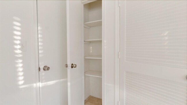 Building Photo - 709 SE 15th St