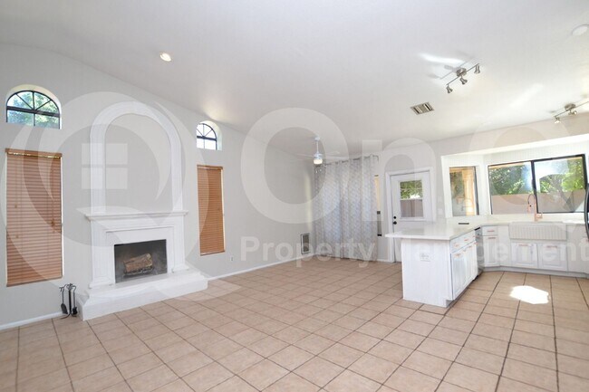 Building Photo - 2409 W Marlboro Dr
