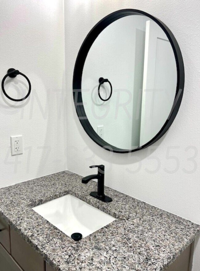 Building Photo - 800 Hoffman Hills Blvd