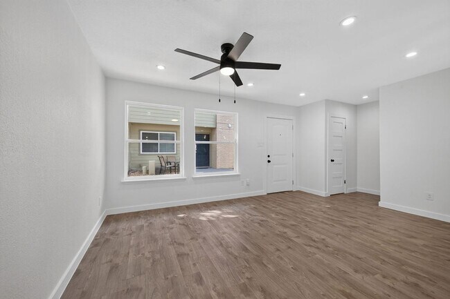 Building Photo - 2124 Burton Dr