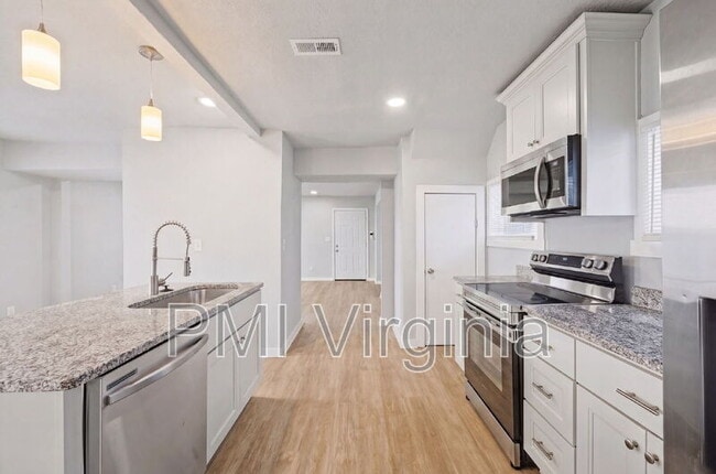 Building Photo - 1035 W 36th St