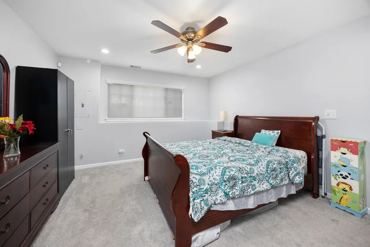 Building Photo - 9411 Harrison St