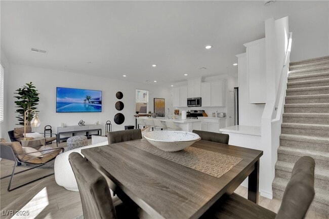 Building Photo - 8907 Roadrunner Ravine St