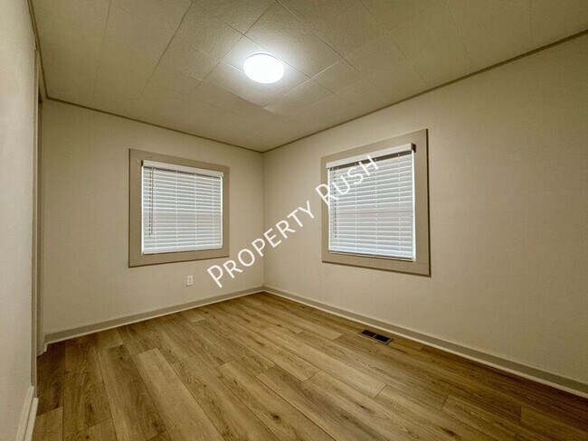 Building Photo - 975 Beason Dr